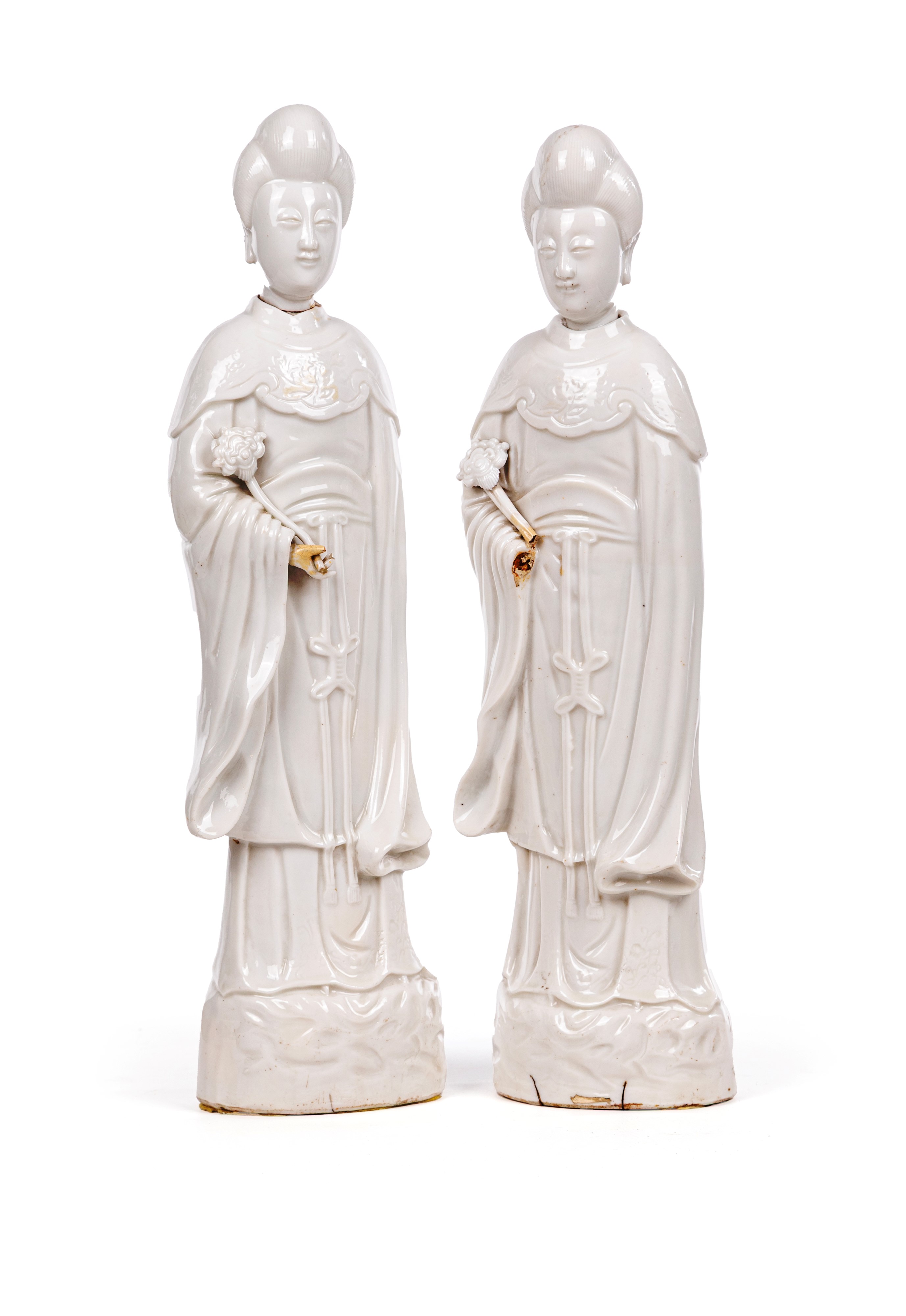 Due figure di Guanyin in porcellana blanc de Chine, Dehua, dinastia Qing, epoca Kangxi, XVIII sec...
