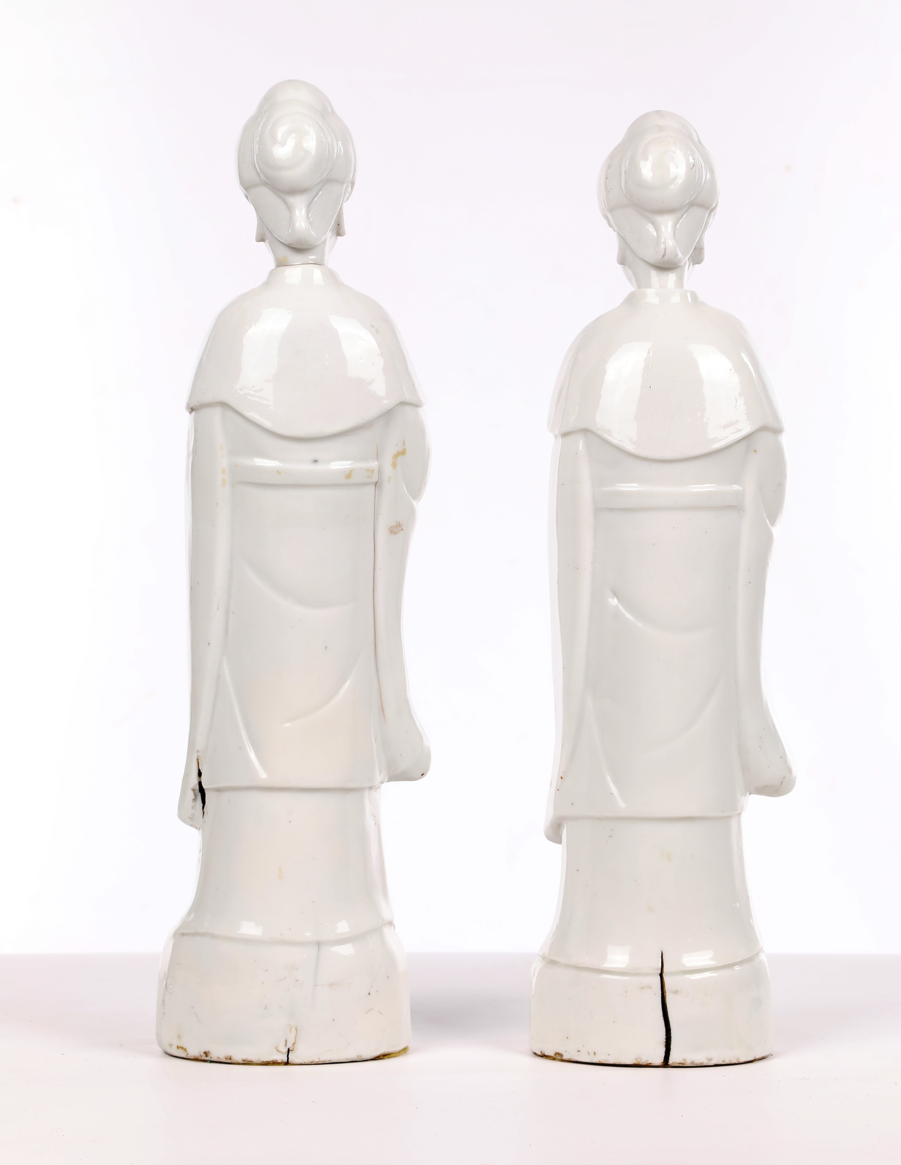 Due figure di Guanyin in porcellana blanc de Chine, Dehua, dinastia Qing, epoca Kangxi, XVIII sec...