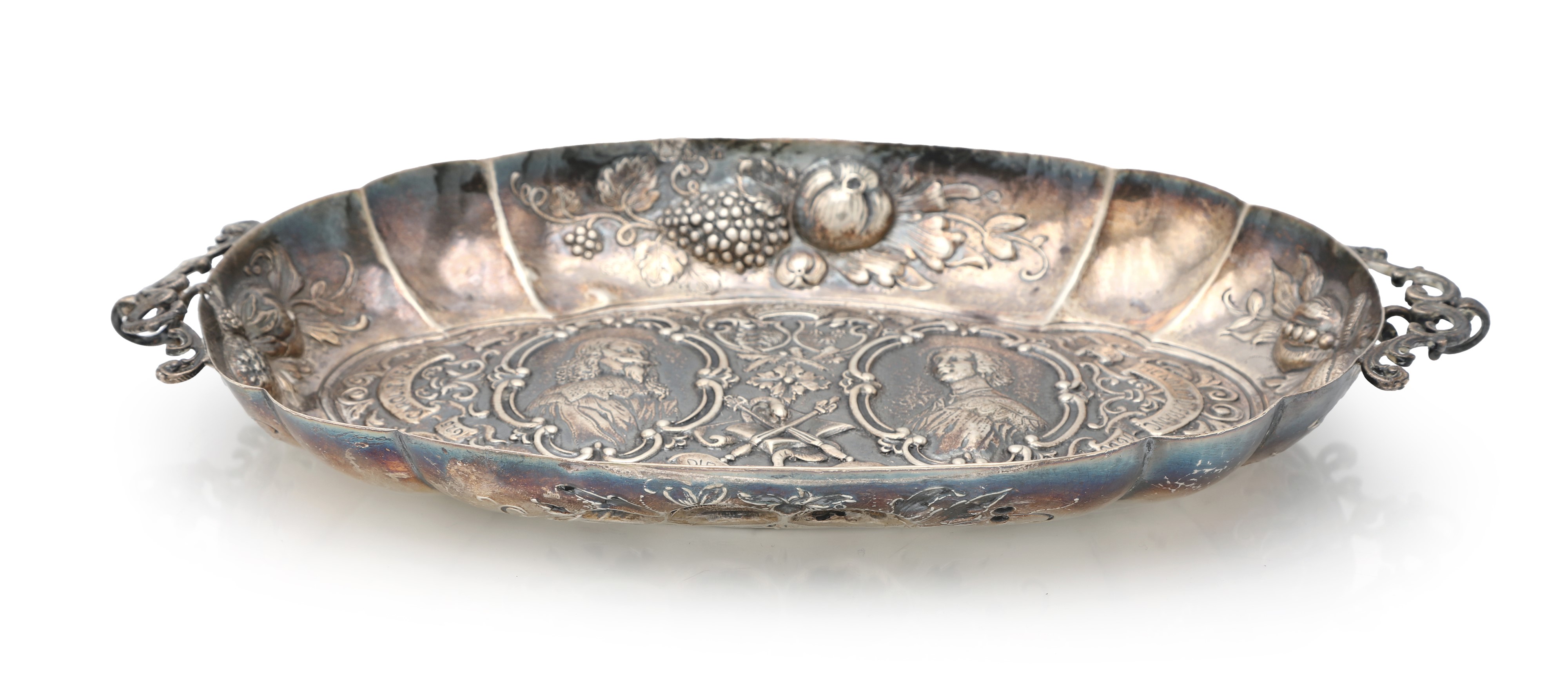 Alzatina ovale in argento sbalzato, Birmingham 1901