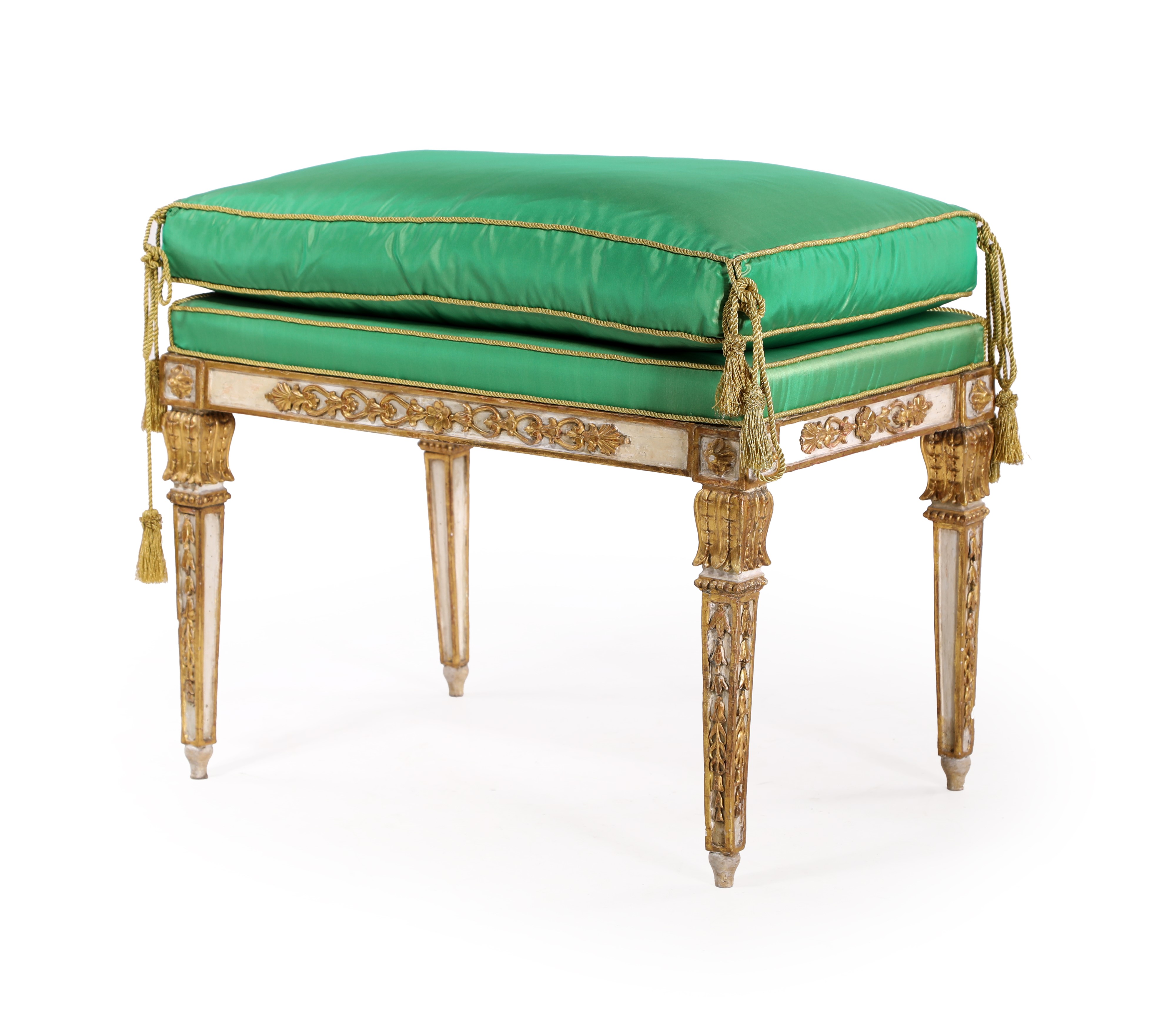 Panchetto Luigi XVI in legno laccato bianco e oro, fine del XVIII secolo