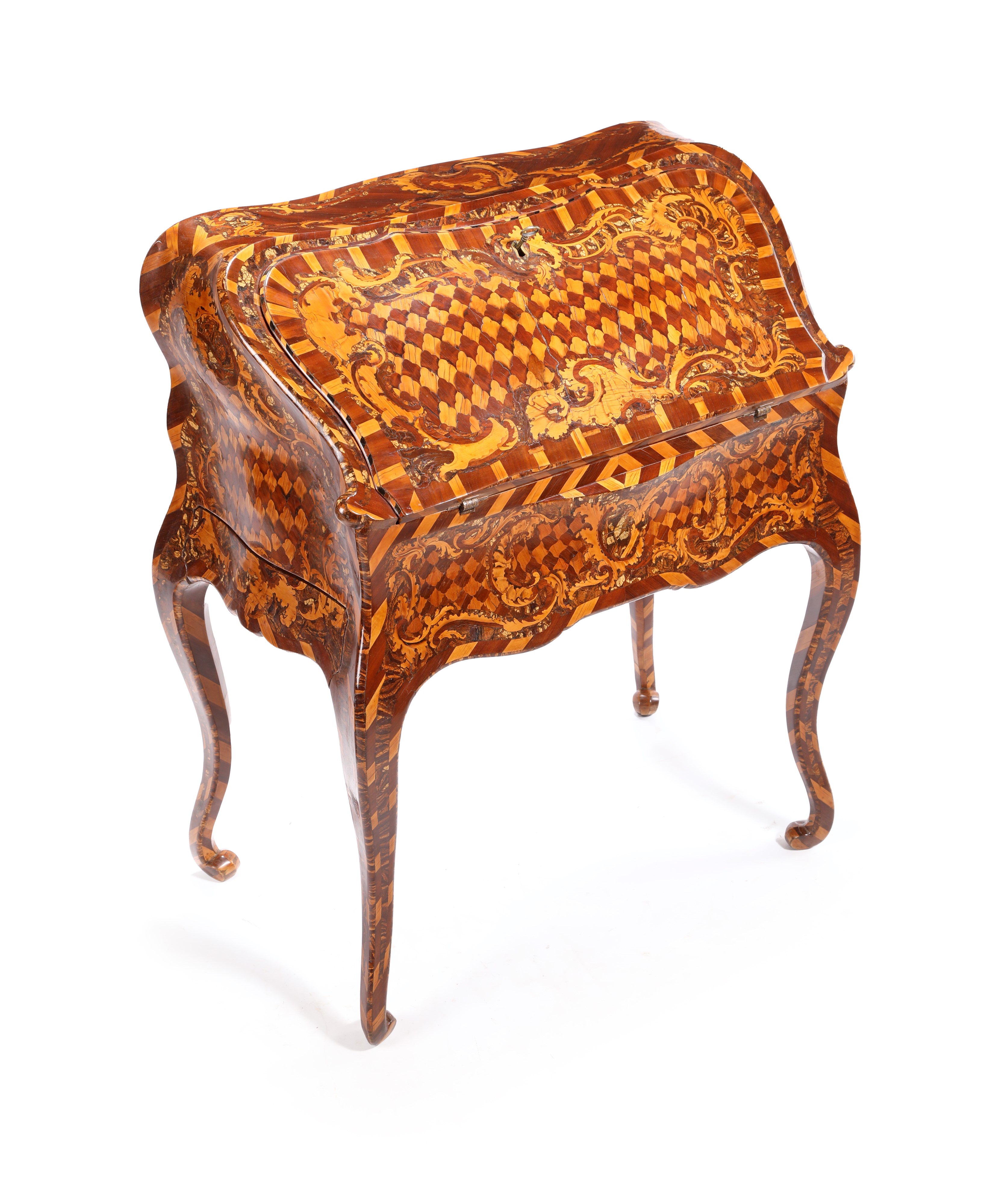 Bureau "dos d'âne" intarsiato in legni pregiati con inserti pietrificati, Piemonte, metà del XVII...