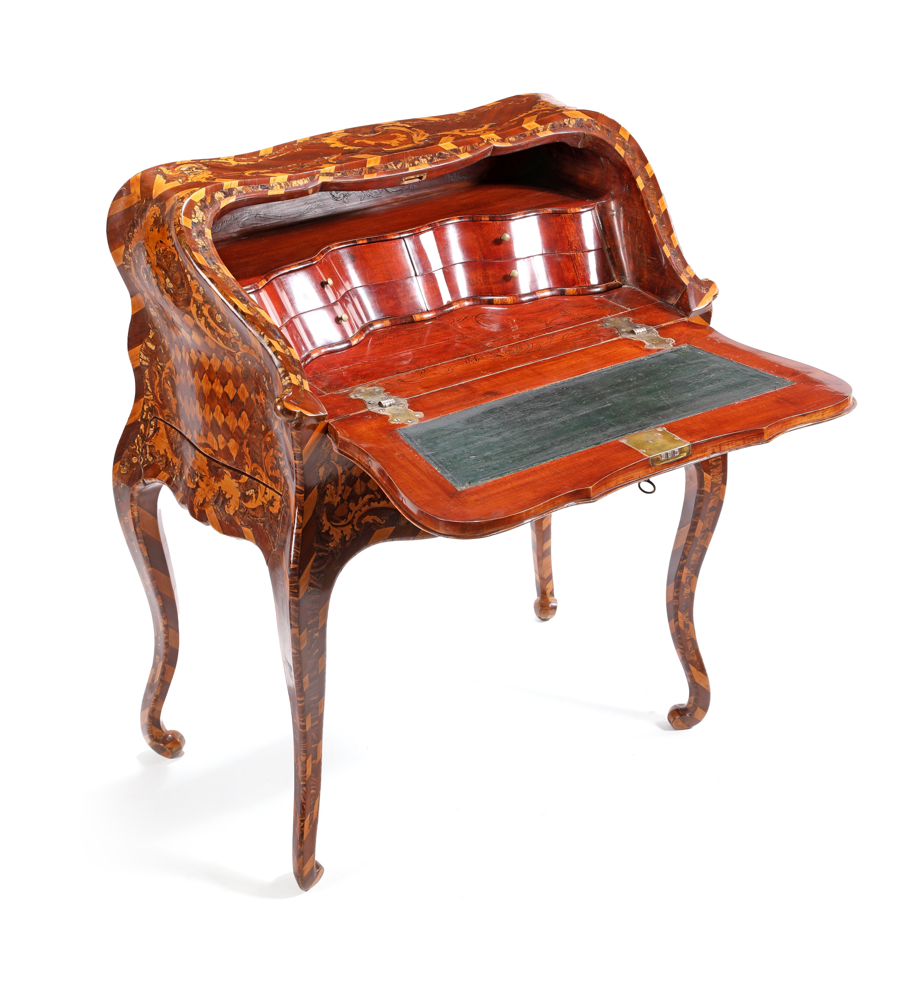 Bureau "dos d'âne" intarsiato in legni pregiati con inserti pietrificati, Piemonte, metà del XVII...