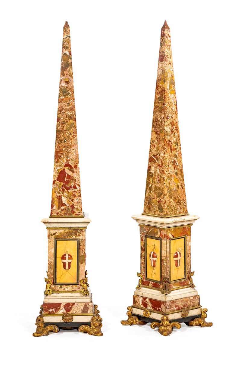 Coppia di grandi obelischi in marmi pregiati, manifattura romana su commissione sabauda, fine del...