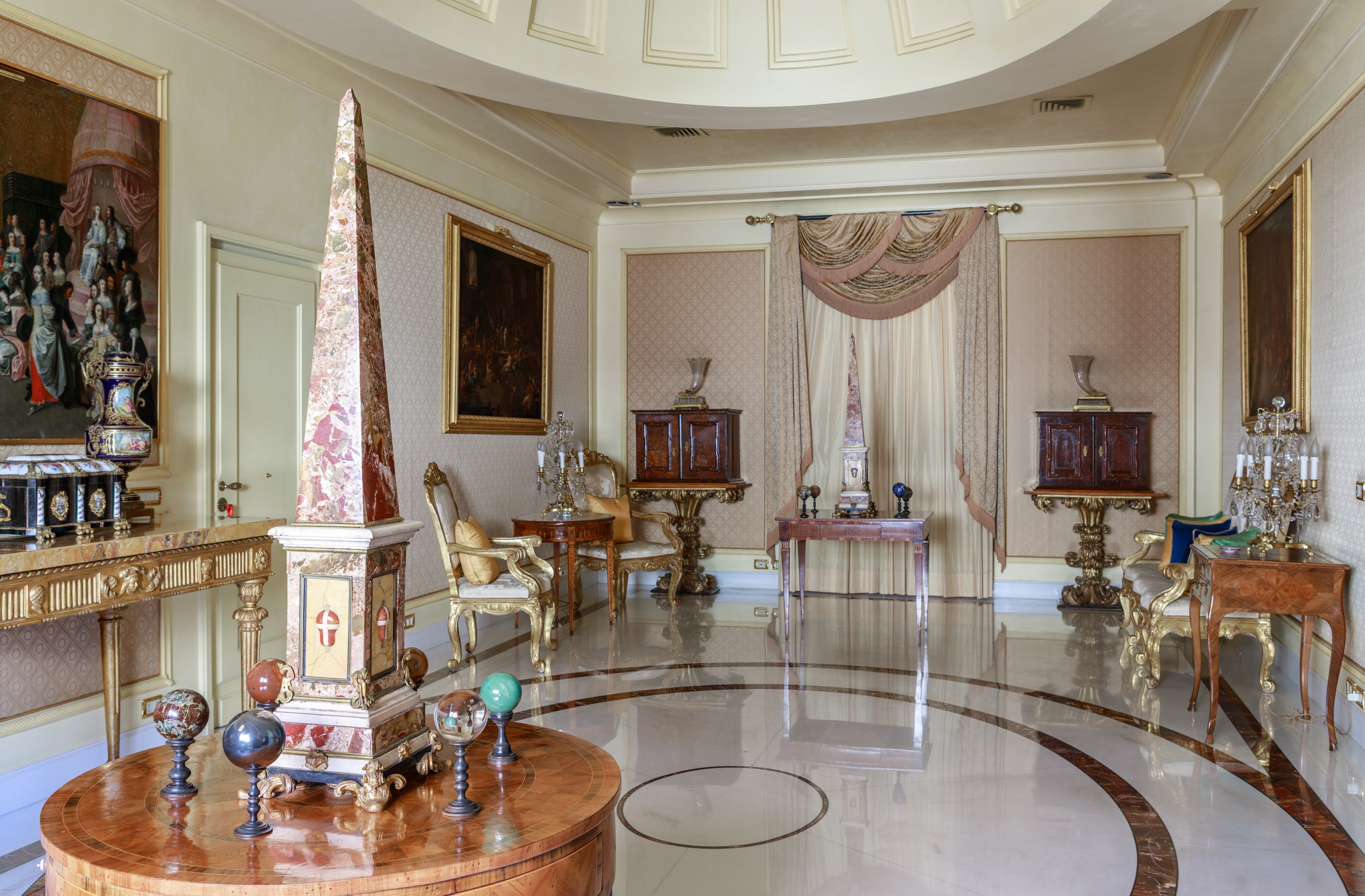 Coppia di grandi obelischi in marmi pregiati, manifattura romana su commissione sabauda, fine del...