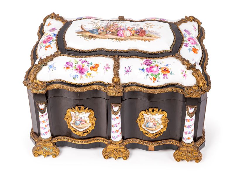 Cofanetto in legno ebanizzato con placche in porcellana policroma, Francia, XIX secolo