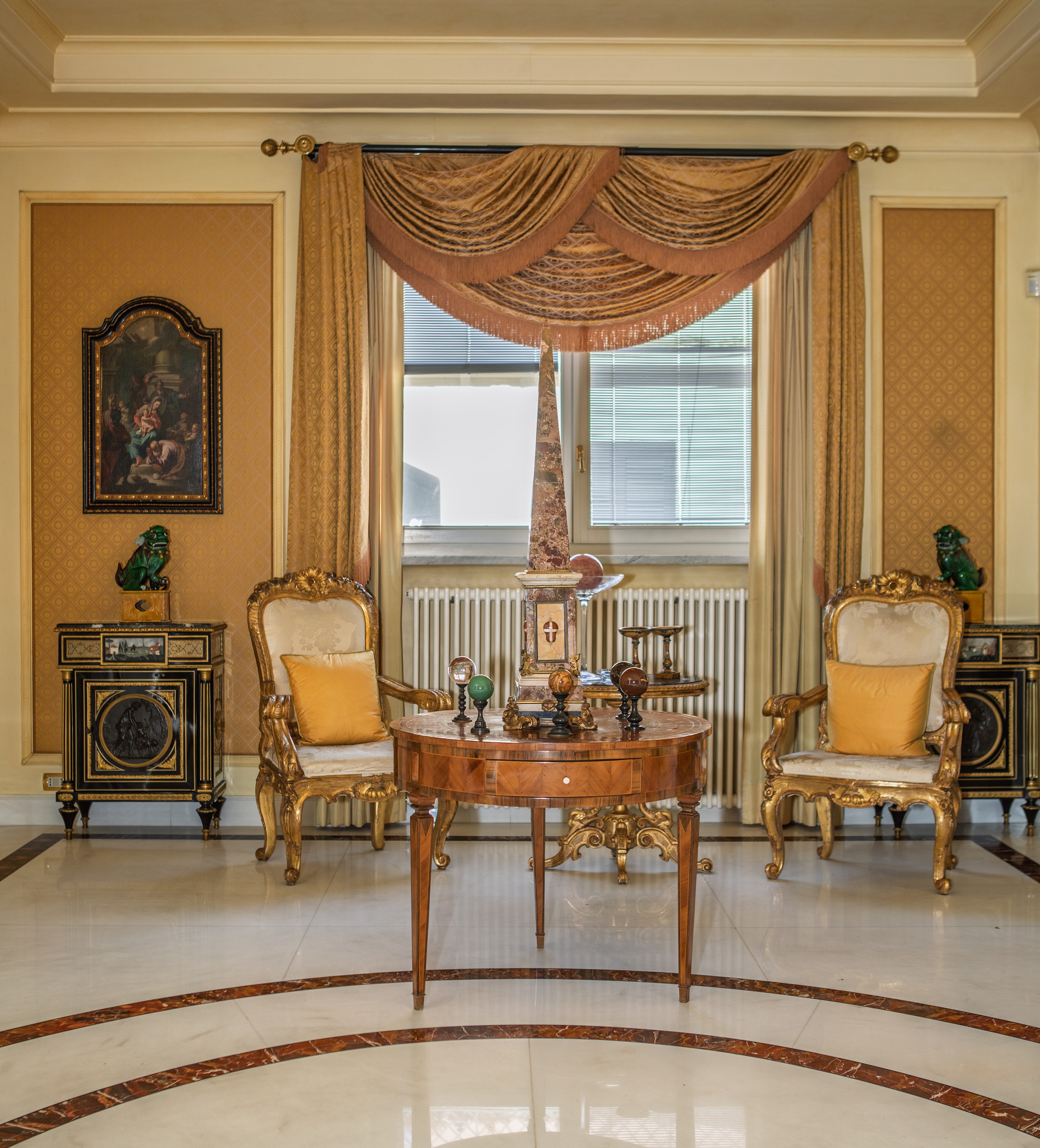 Coppia di alzatine in marmo giallo antico, XIX secolo