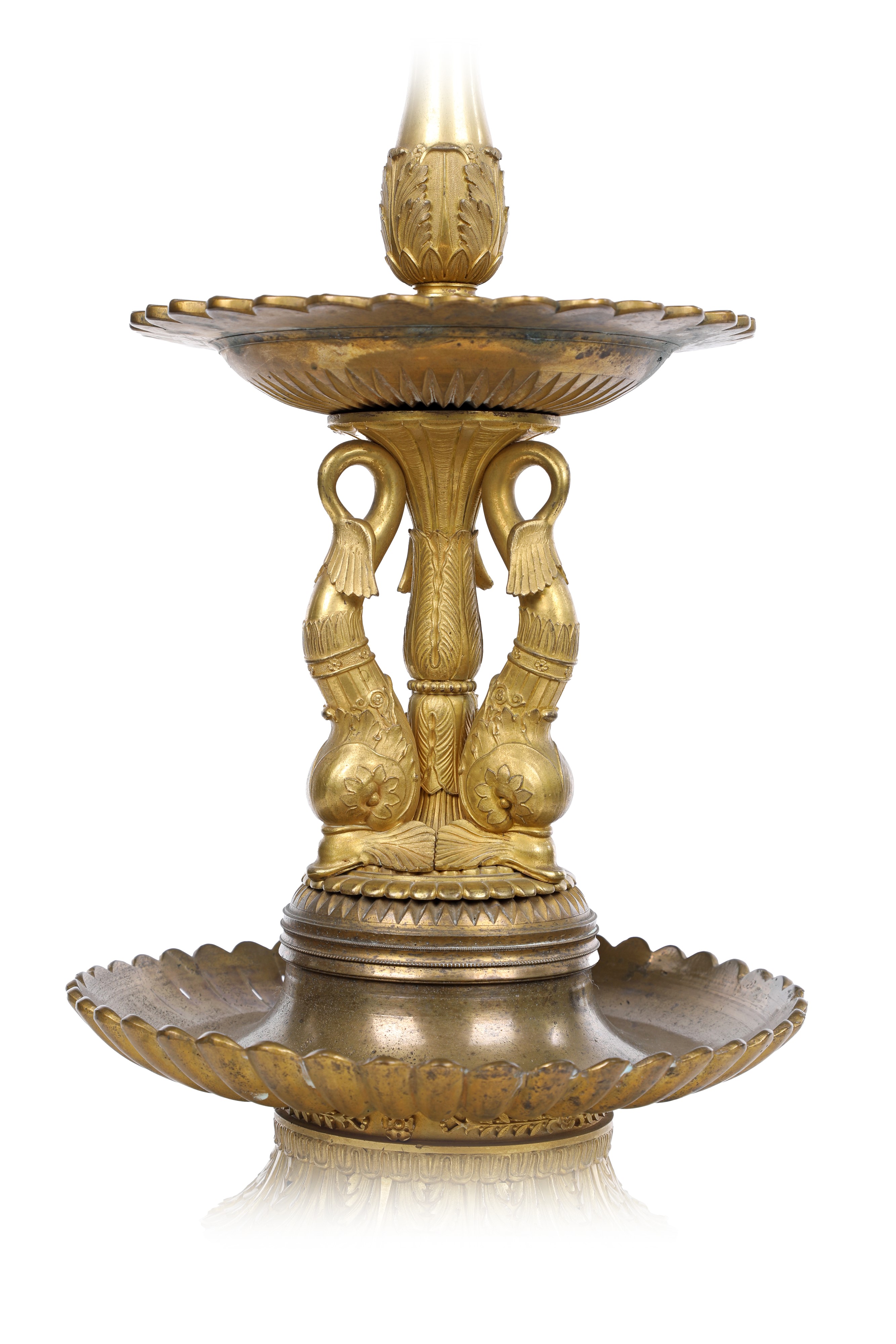 Alzata in bronzo dorato con figure di delfino, XIX secolo