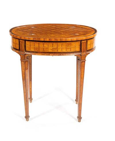 Tavolino ovale Luigi XVI, legno intagliato con decorazioni geometriche