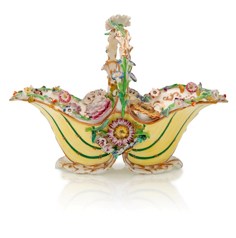 Grande cesto centrotavola in porcellana policroma, metà del XIX secolo