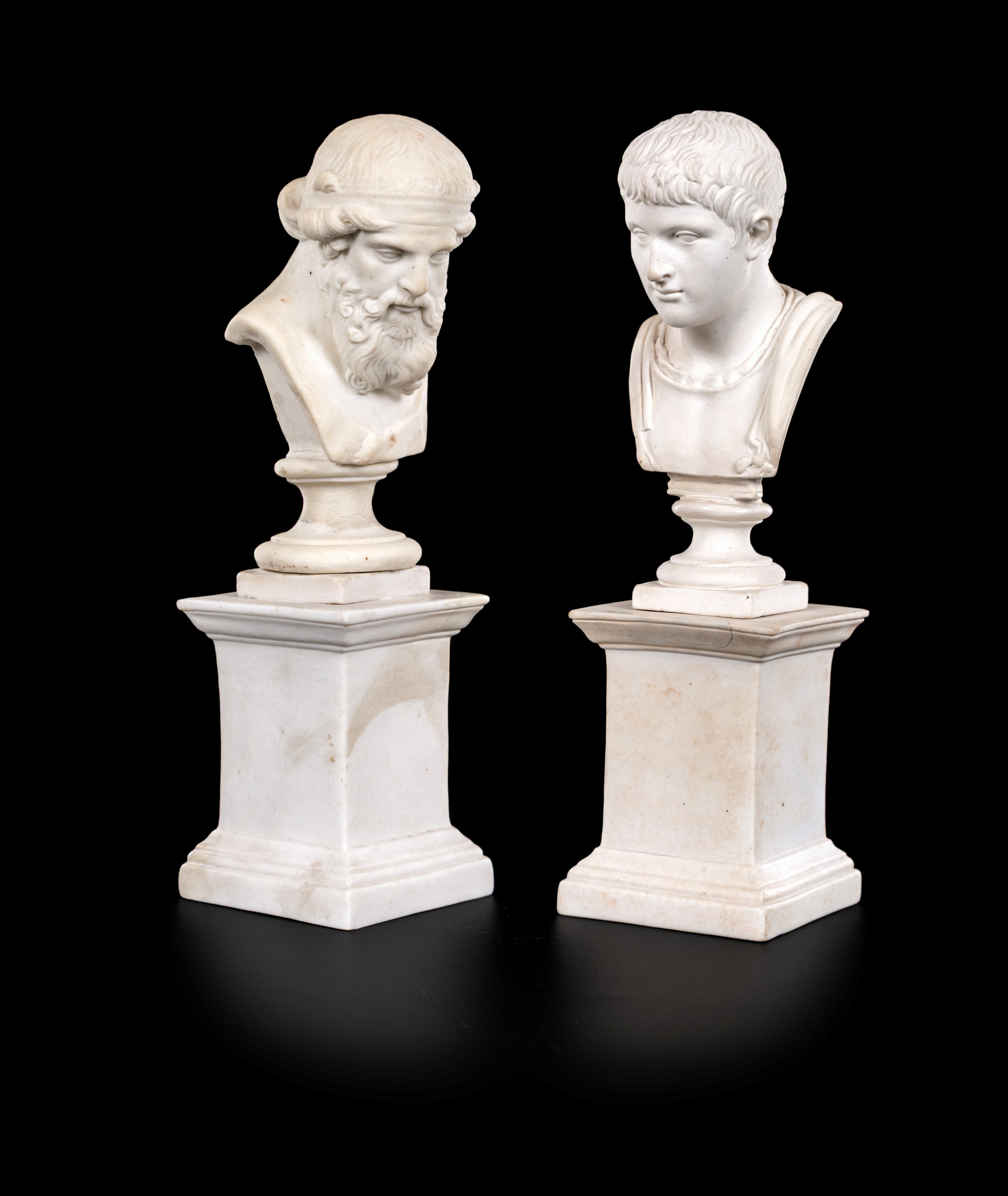 Due bustini in biscuit, Real Fabbrica Ferdinandea, Napoli, fine del XVIII/inizi del XIX secolo