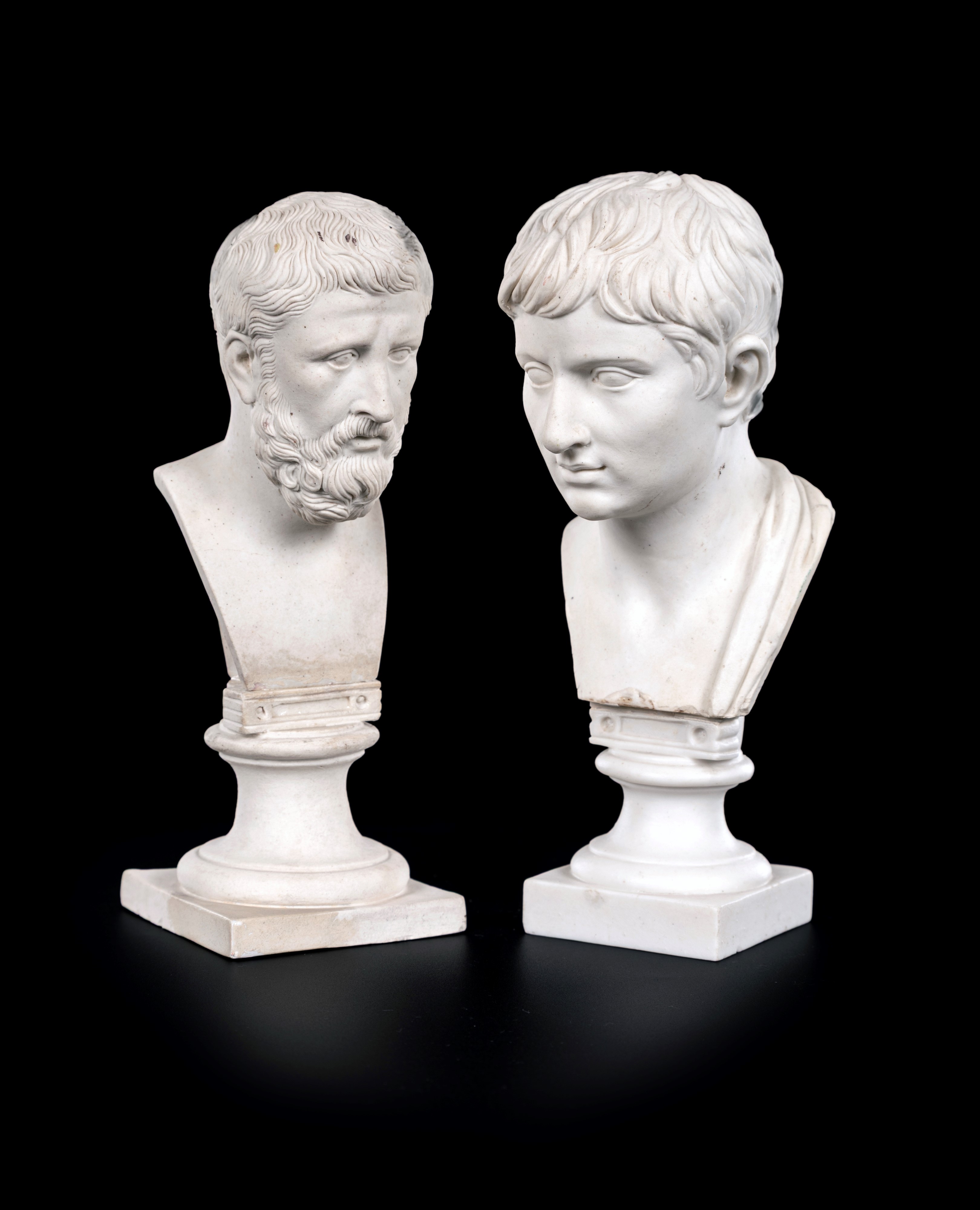 Due bustini in biscuit, Real Fabbrica Ferdinandea, Napoli, fine del XVIII/inizi del XIX secolo