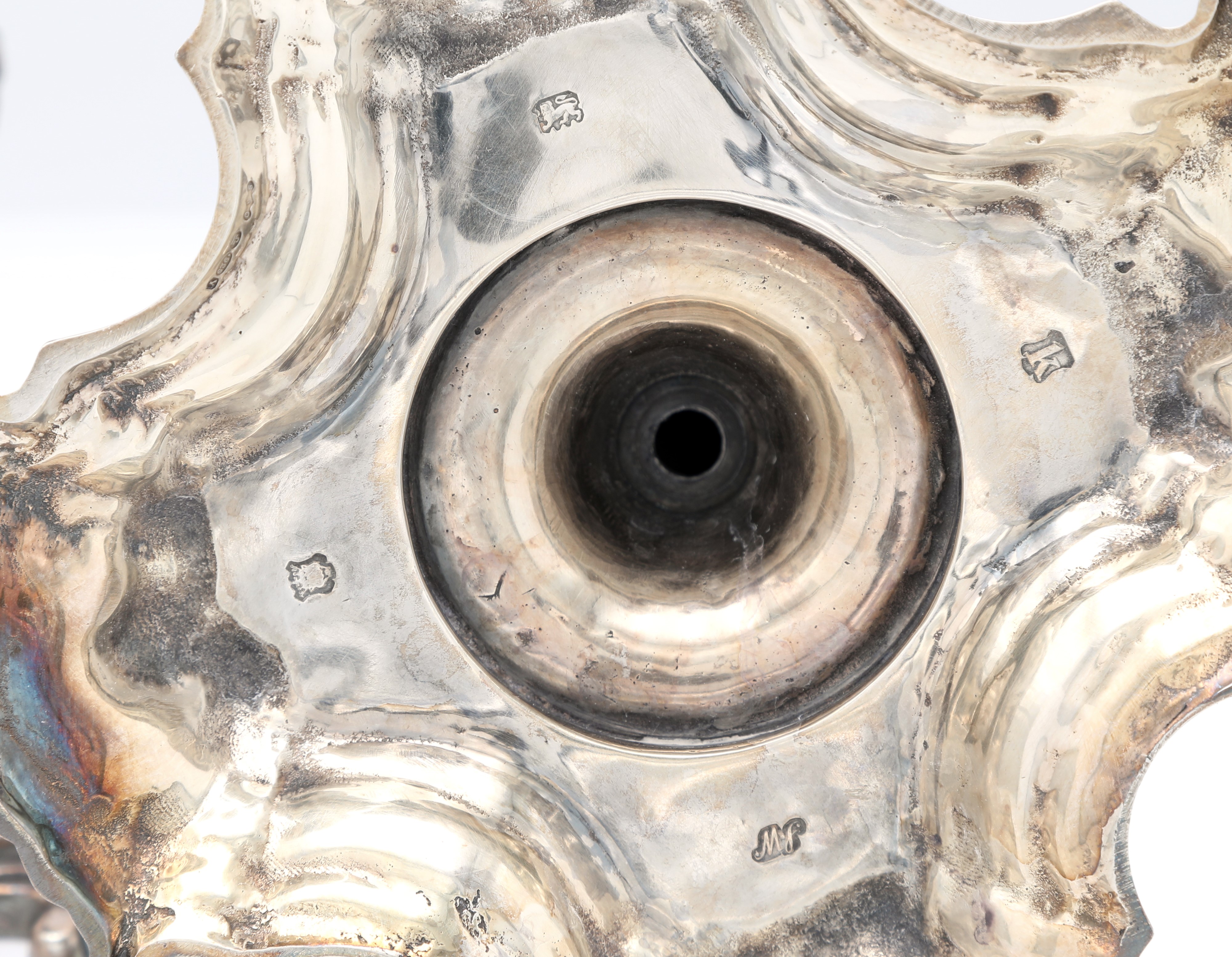 Coppia di candelieri in argento, Londra, 1745, argentiere Thomas Whipham