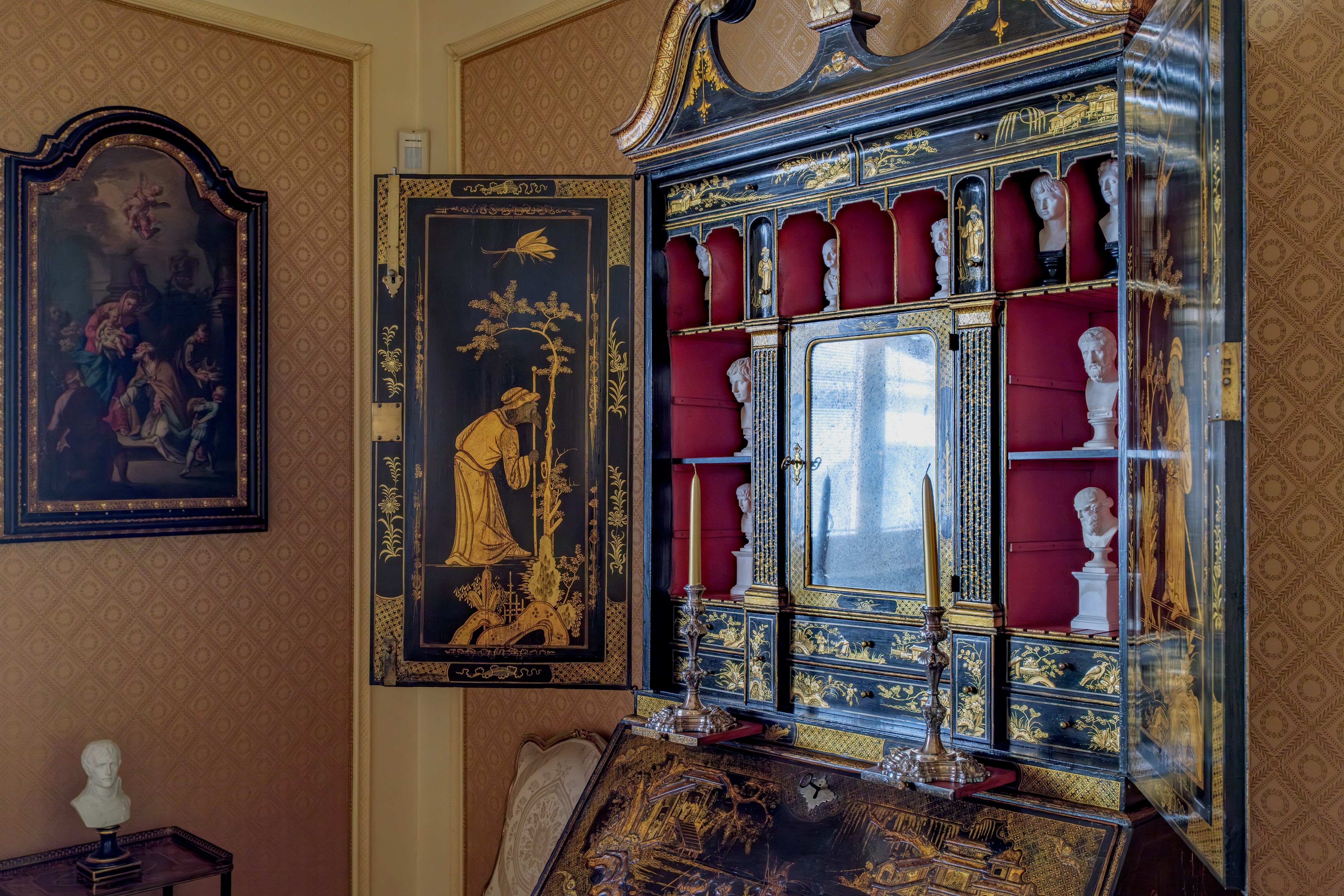 Coppia di candelieri in argento, Londra, 1745, argentiere Thomas Whipham