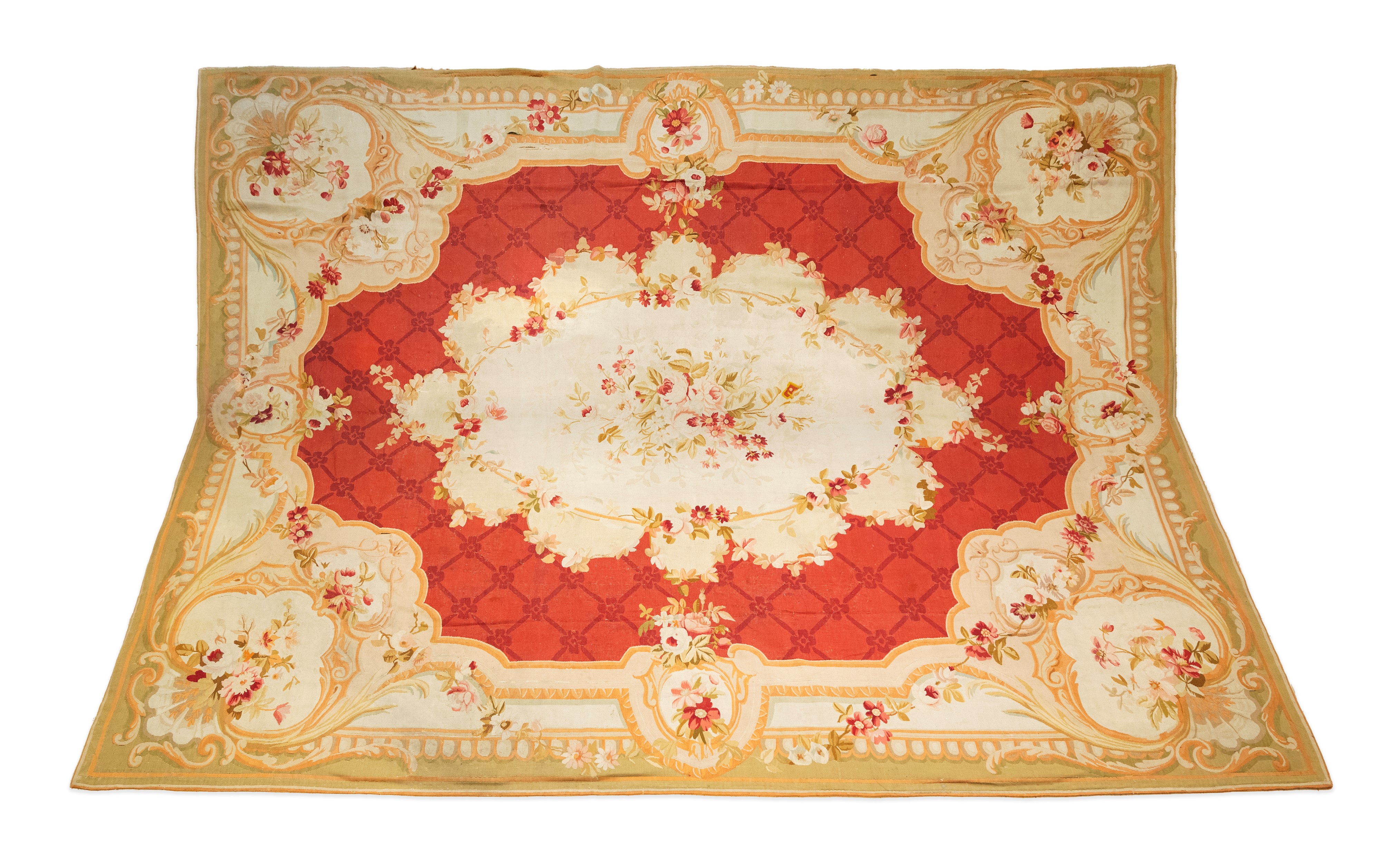 Tappeto Aubusson fondo rosso rubino con disegno "à grillage ton sur ton", Francia, inizi del XIX ...