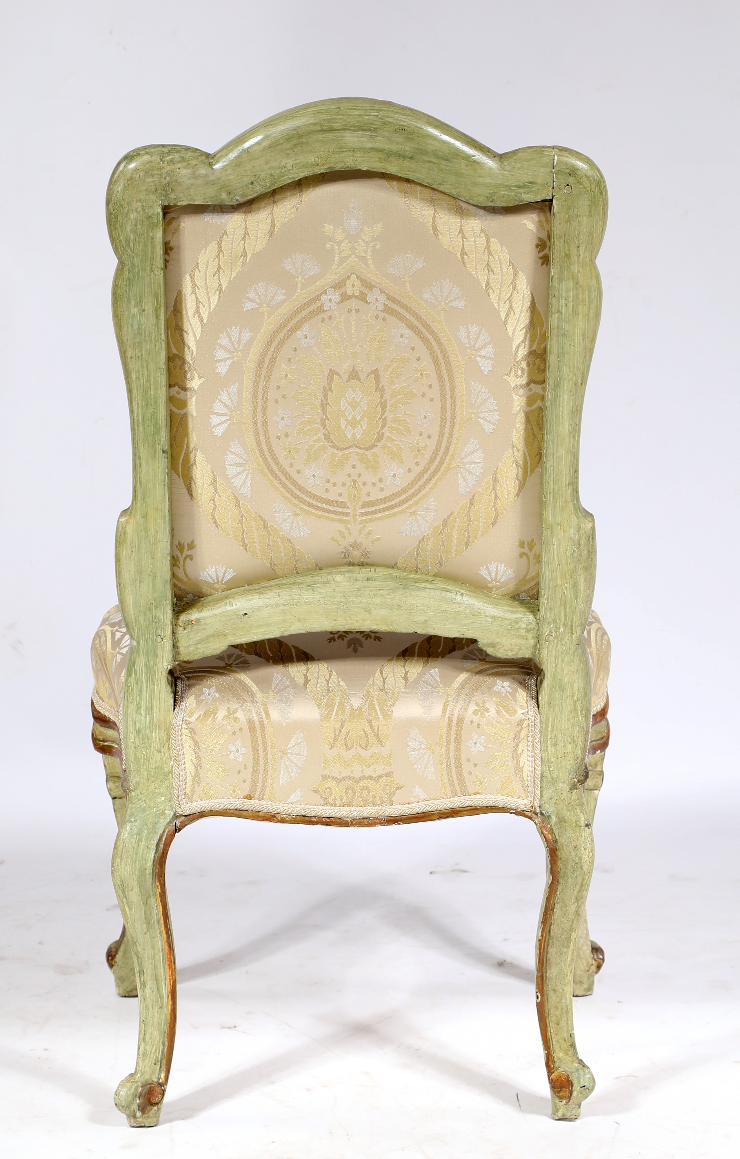 Otto sedie in legno laccato verde pastello con profili dorati, metà del XVIII secolo