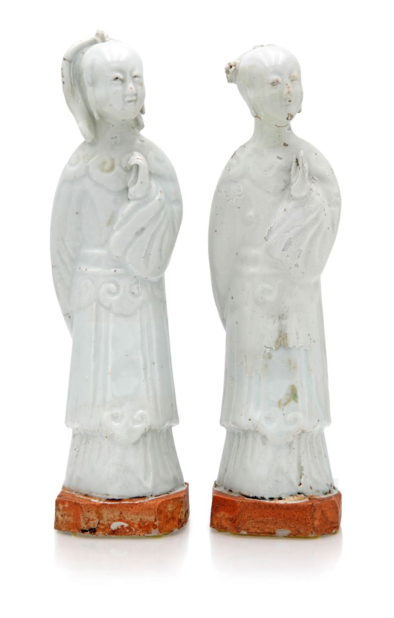 Coppia di figure femminili in porcellana blanc de Chine, Dehua, dinastia Qing