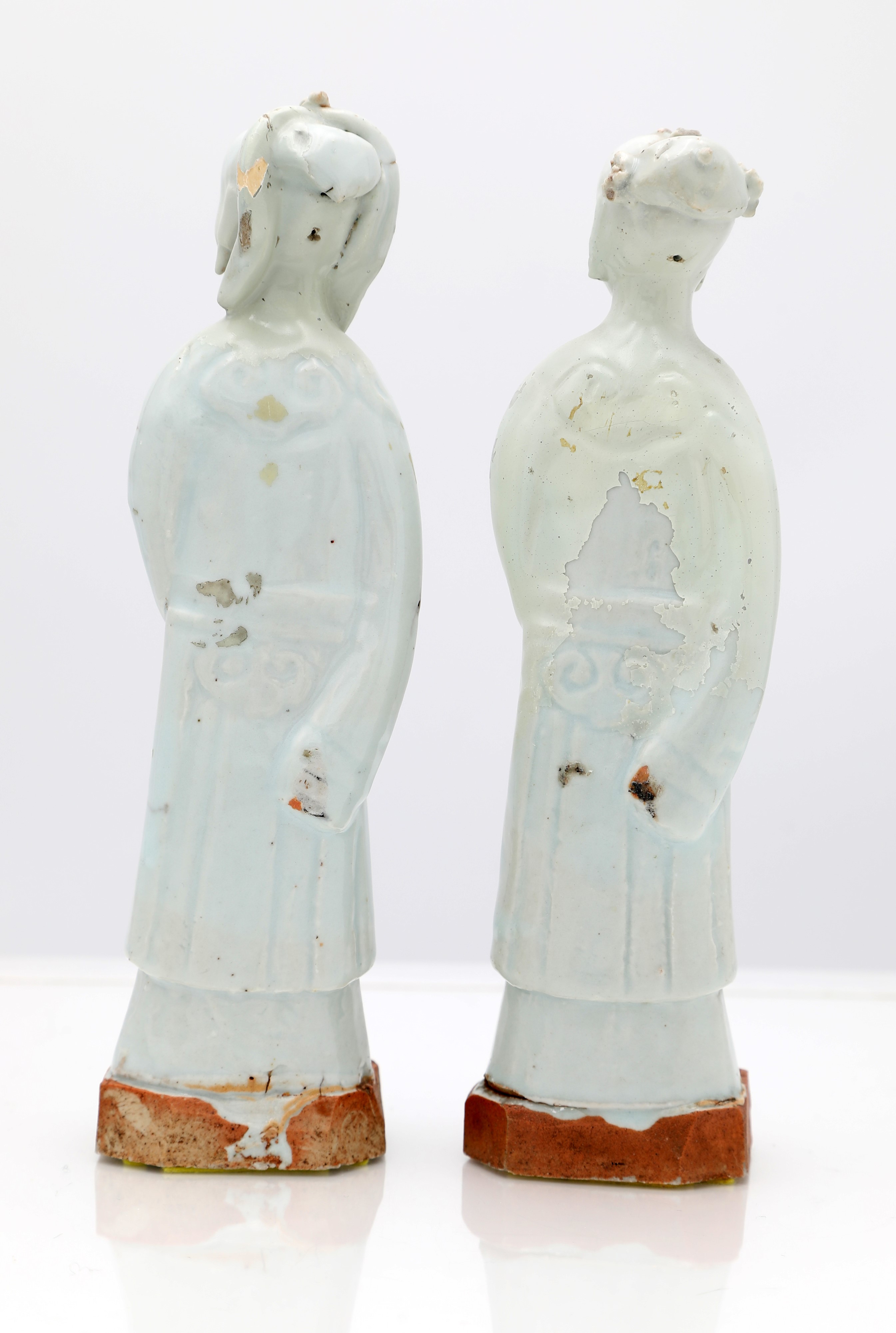 Coppia di figure femminili in porcellana blanc de Chine, Dehua, dinastia Qing