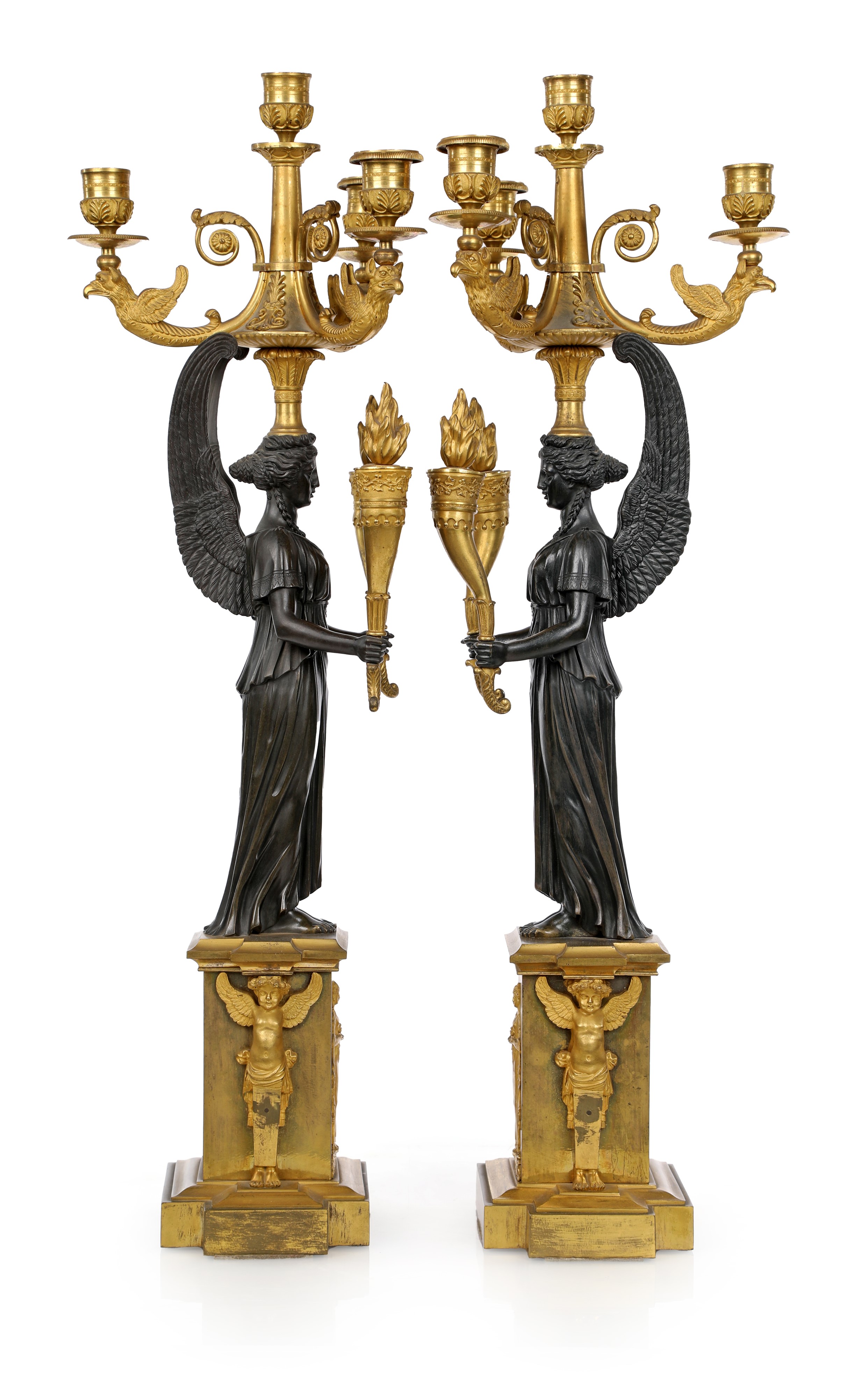 Coppia di candelabri in bronzo dorato e brunito d'epoca Impero, ambito di Pierre-Philippe Thomire