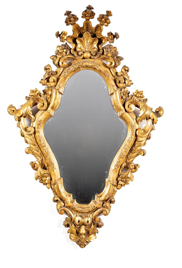 Specchiera in legno intagliato e dorato, XVIII secolo