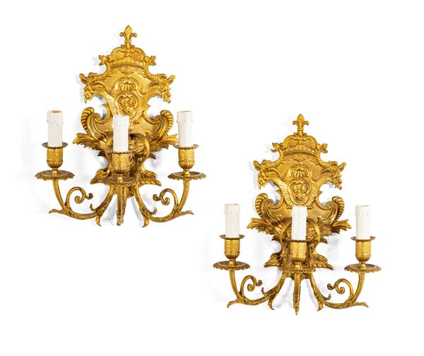 Coppia di appliques in bronzo dorato a tre luci, Francia, XIX secolo