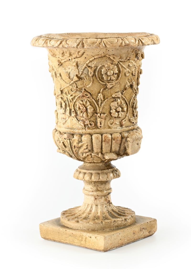 Vaso da giardino in cemento e polvere di marmo, con girali e grottesche in rilievo, XX secolo