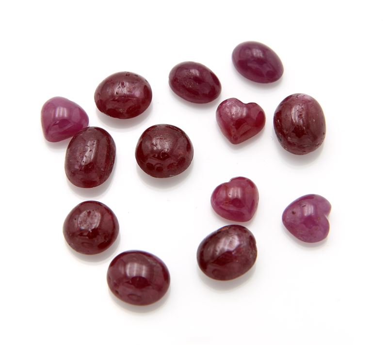 Lotto di rubini in taglio cabochon