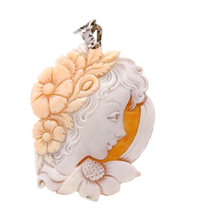 Pendente in cammeo e argento 800/000