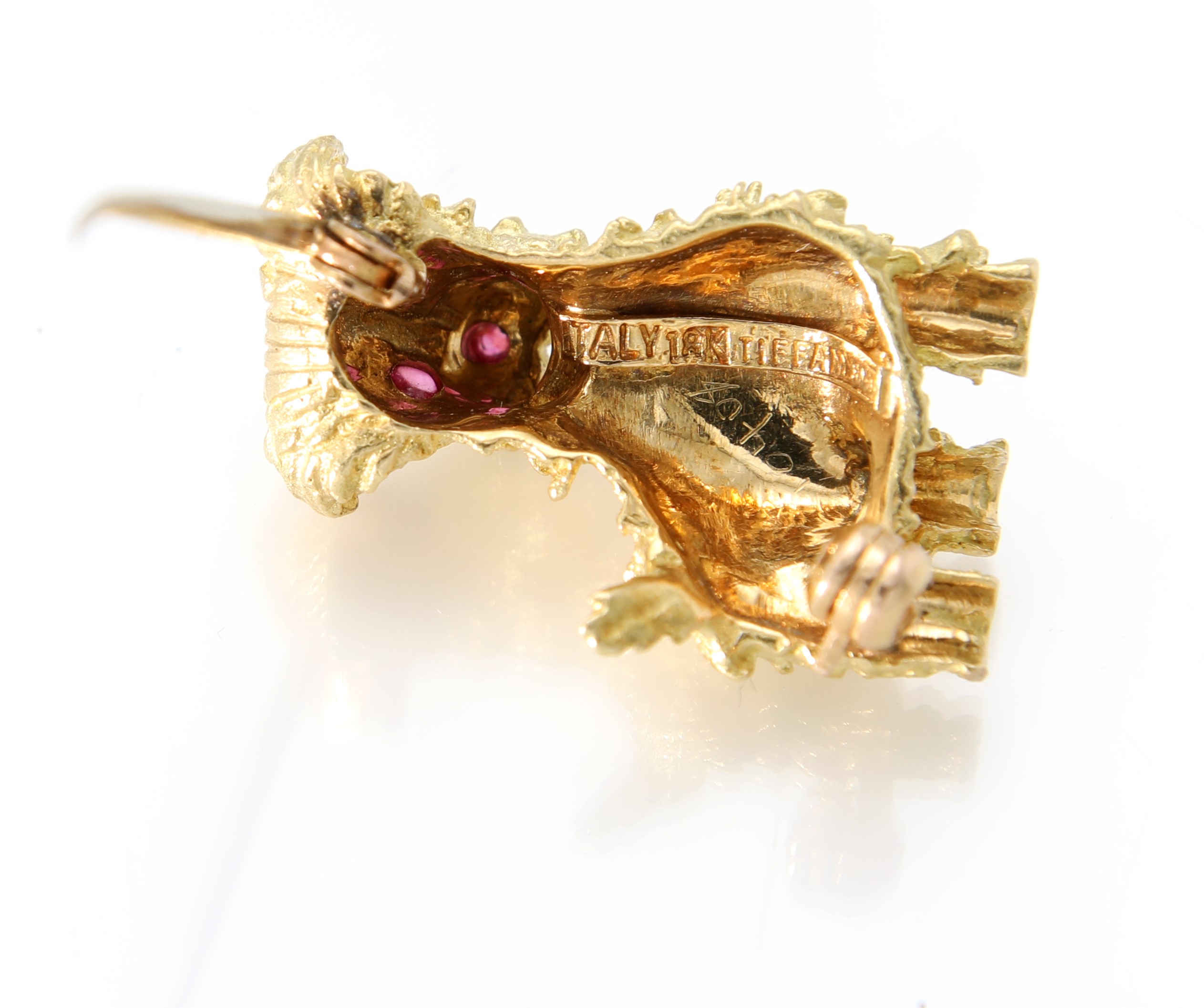 Tiffany, spilla terrier in oro e rubini