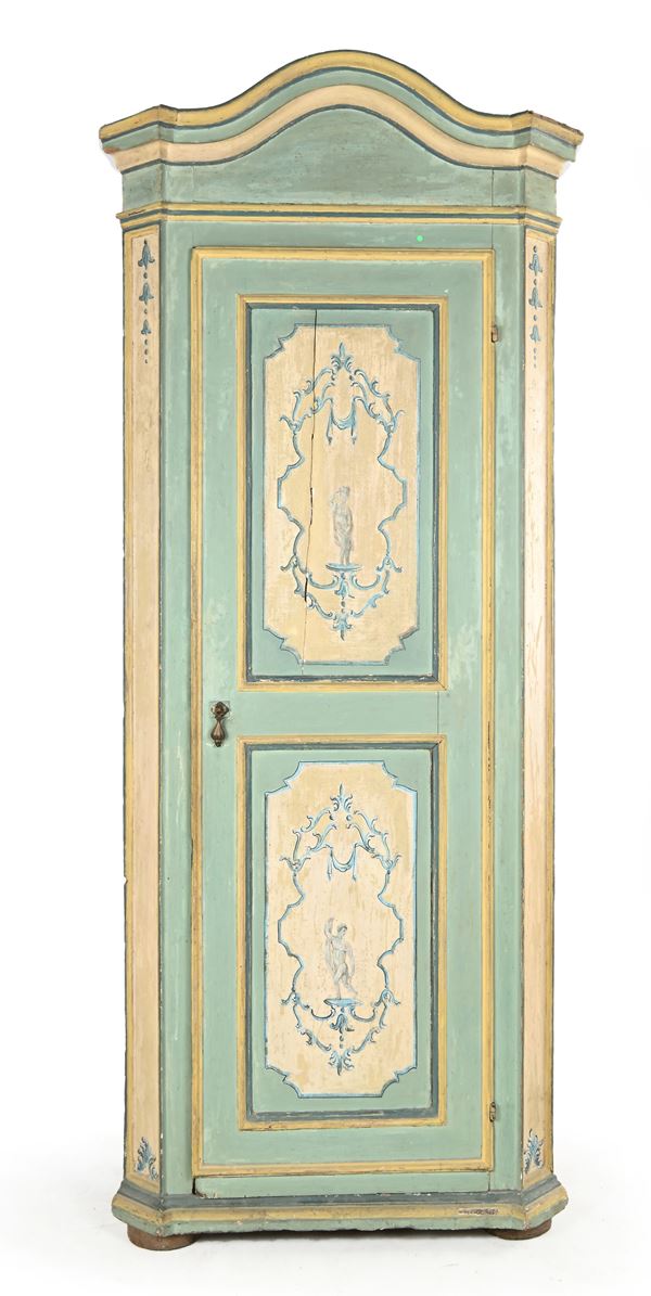 Angoliera in legno laccato azzurro e bianco, XIX secolo, restauri e difetti