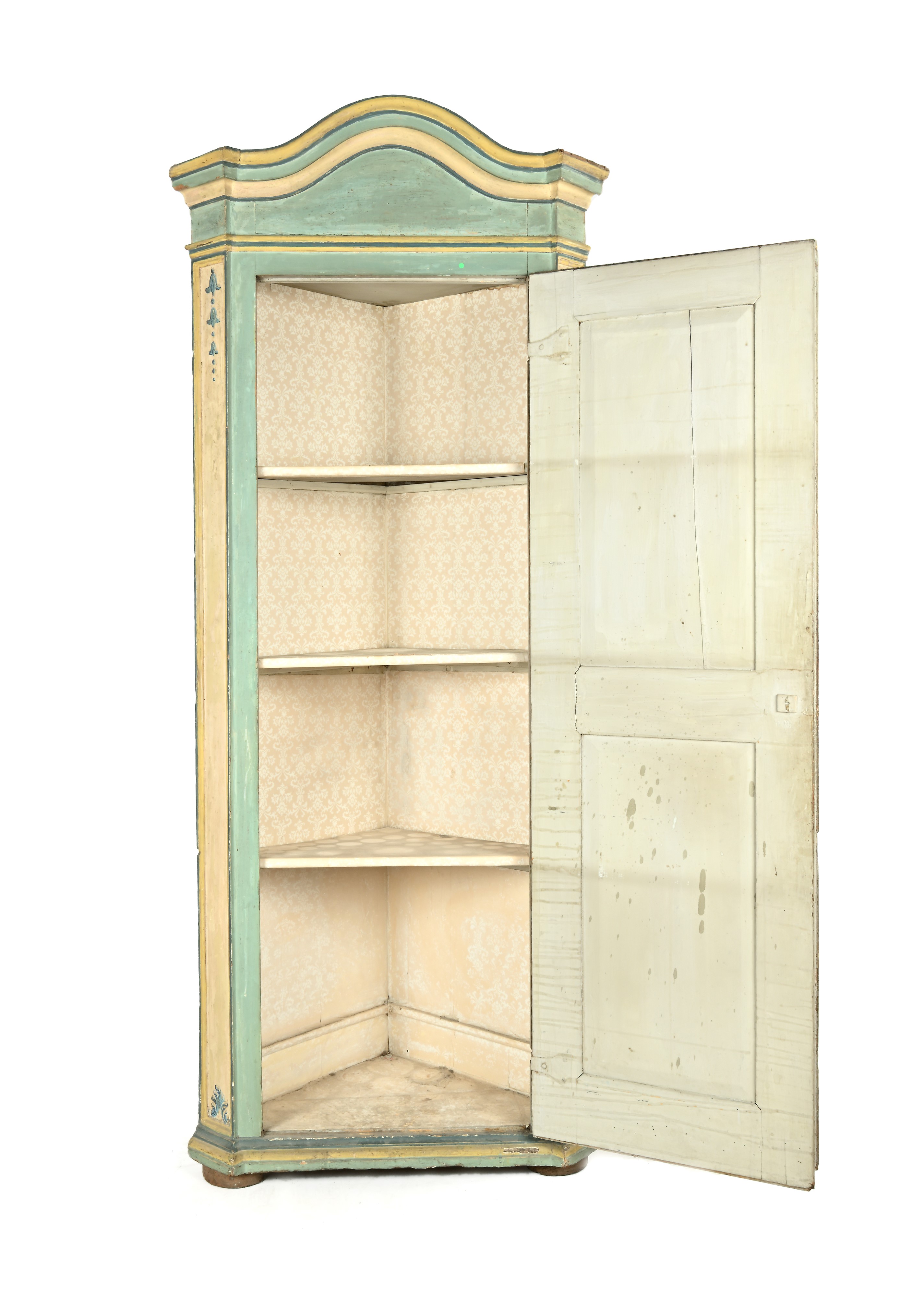 Angoliera in legno laccato azzurro e bianco, XIX secolo, restauri e difetti