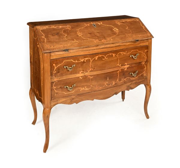 Cassettone a ribalta in ciliegio massello con intarsi