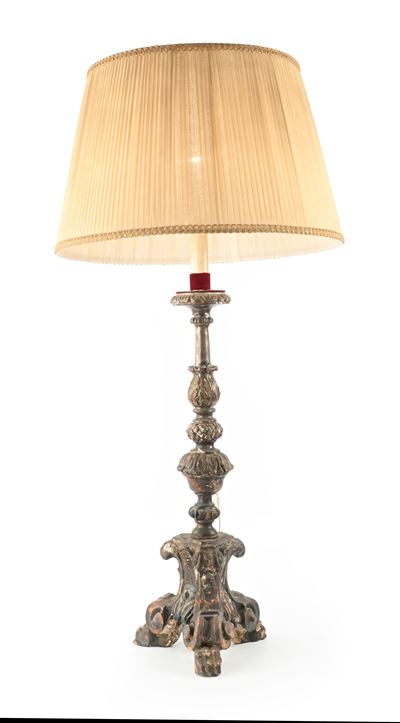 Torciera in legno argentato, lampada con paralume