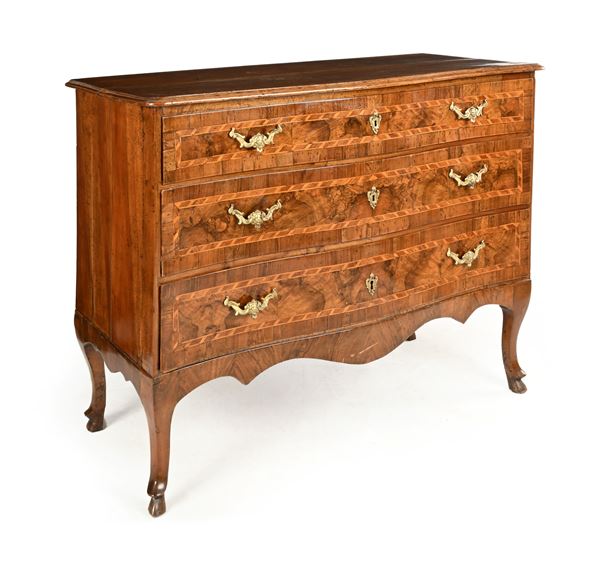 Cassettone in noce e radica, XVIII secolo