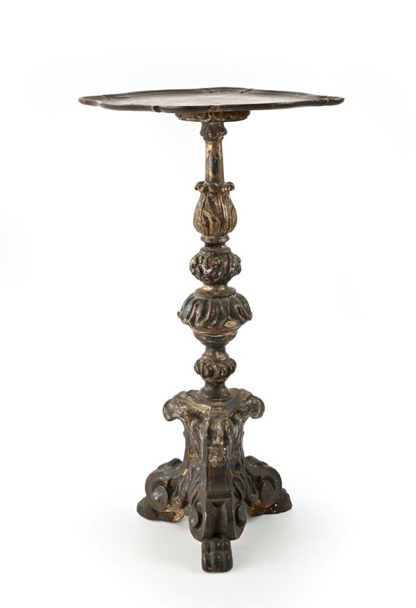 Guéridon in legno intagliato e dipinto