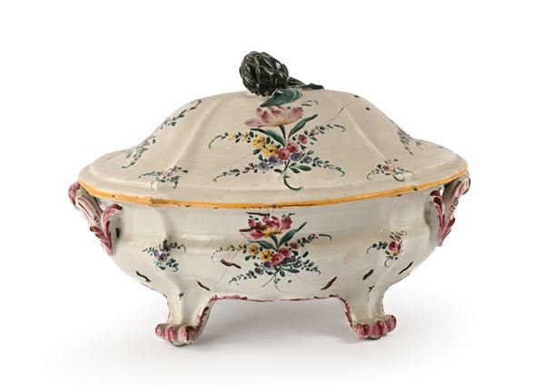 Zuppiera in maiolica policroma decorata "al fiorazzo", attribuibile alla manifattura dei "Ferniani", Faenza, fine del XVIII secolo