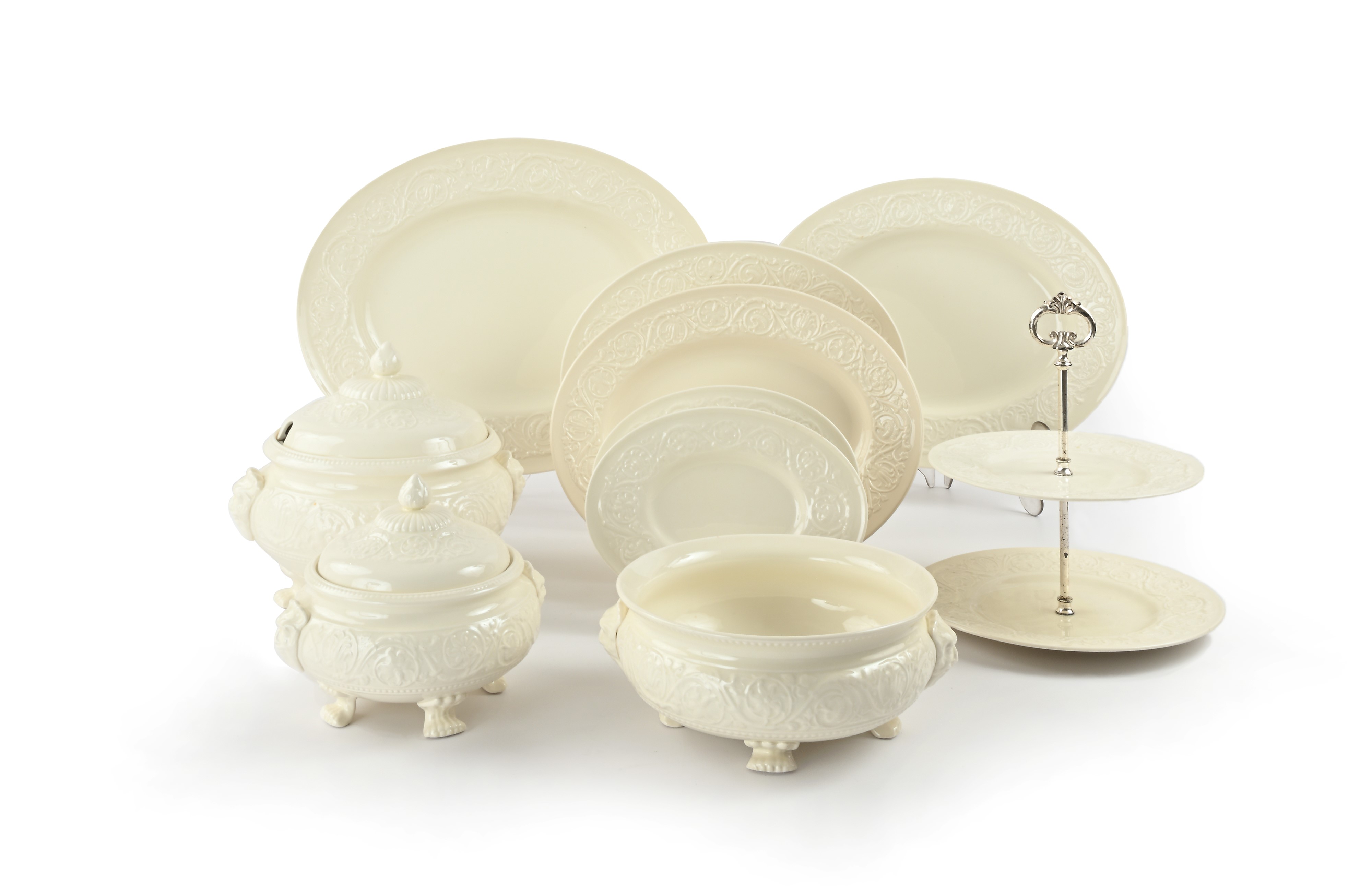 Wedgwood Etruria & Barlaston, Servizio da tavola per dodici in creamware, mod. Patrician