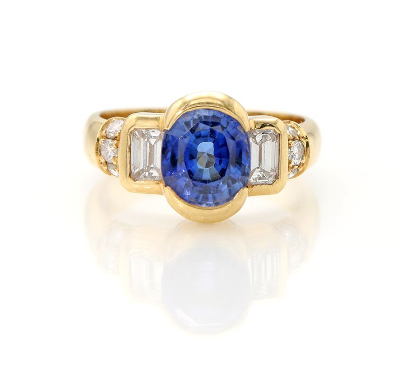 Anello in oro, zaffiro, brillanti e baguettes