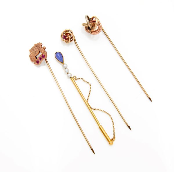 Gruppo di 4 spilloni da revers in oro e pietre