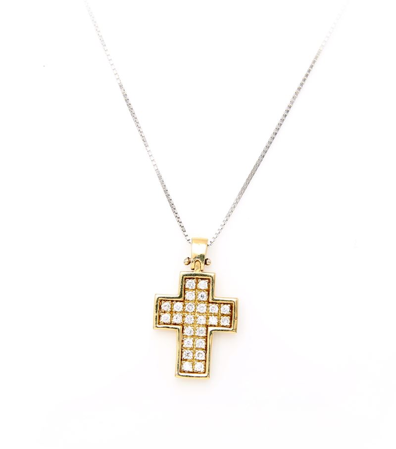 Pendente a croce in oro e brillanti