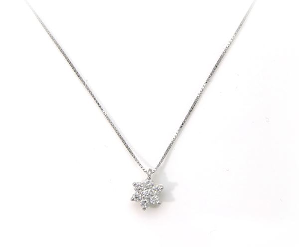 Pendente a fiore in oro e brillanti