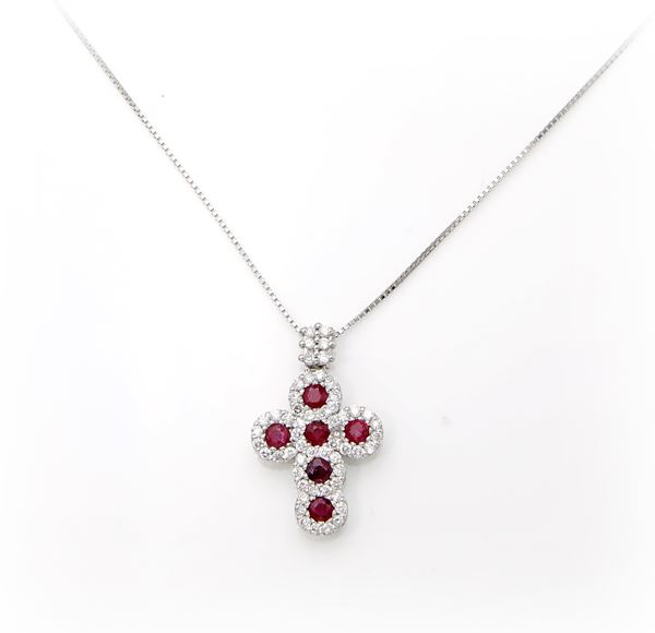 Pendente a croce in oro, rubini e brillanti