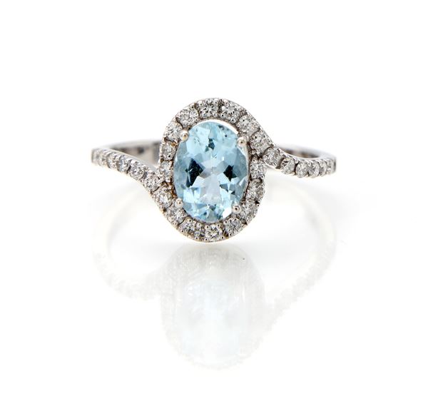 Anello in oro, acquamarina e brillanti