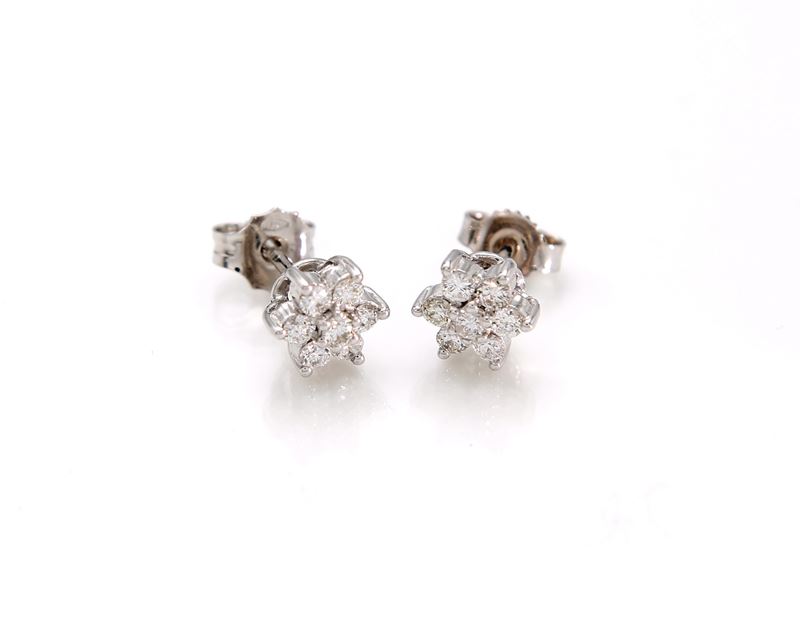 Orecchini, oro bianco 750/000 e brillanti