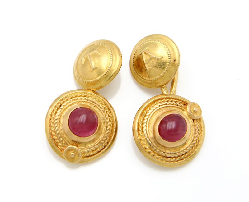 Coppia di gemelli in oro e rubini