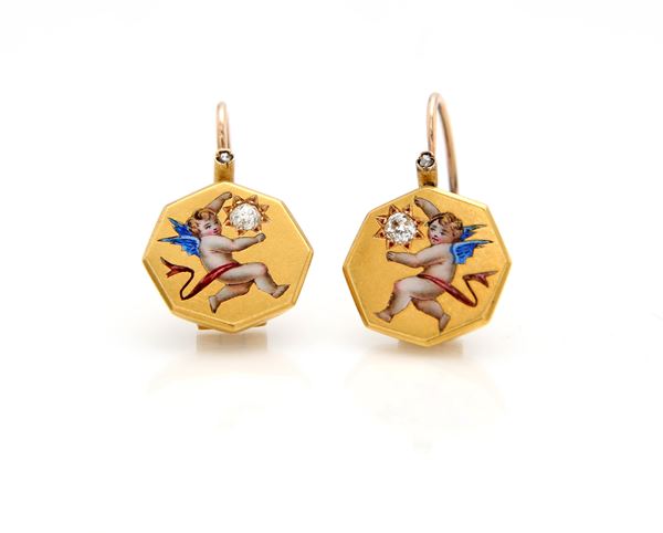 Coppia di orecchini in oro, smalti e diamanti. Chiusura a monachina