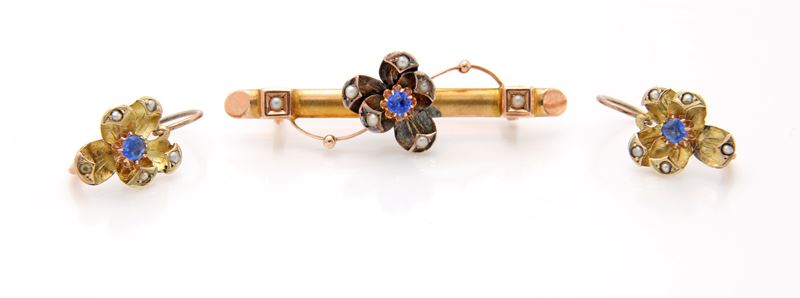 Parure antica spilla e orecchini in oro e pietre