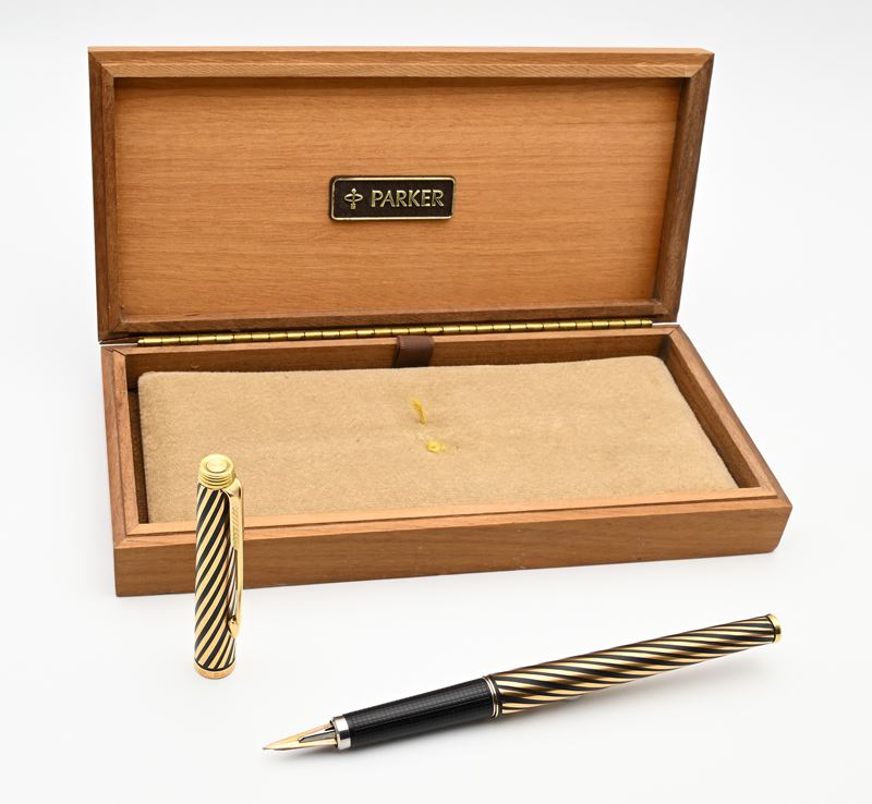 Parker Laque - Penna stilografica in metallo dorato e lacca