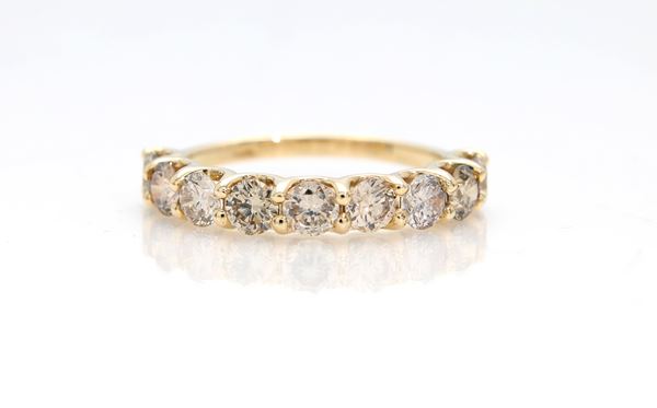 Anello a riviera in oro e brillanti