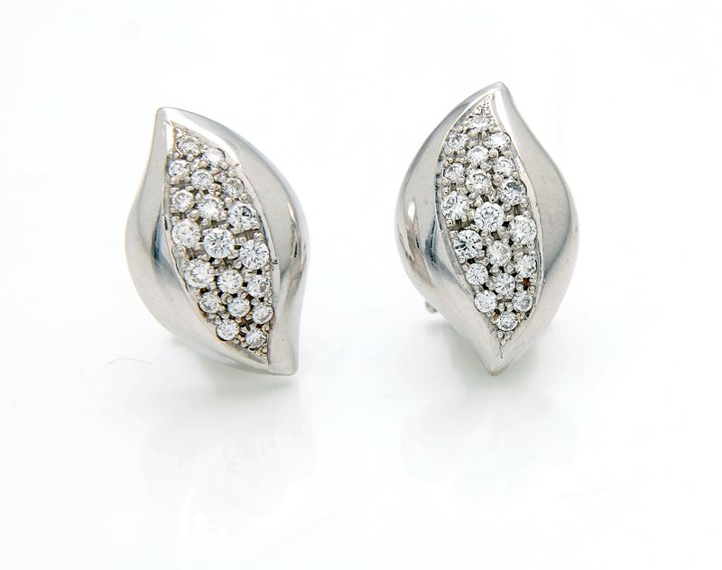 Coppia di orecchini in oro e brillanti