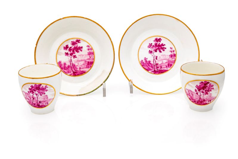 Coppia di tazzine con piattino in porcellana, Real Fabbrica Ferdinandea, Napoli, XIX secolo